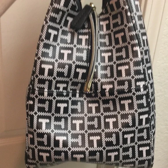 Tommy Hilfiger Black & White Tote Bag - Picture 5 of 10